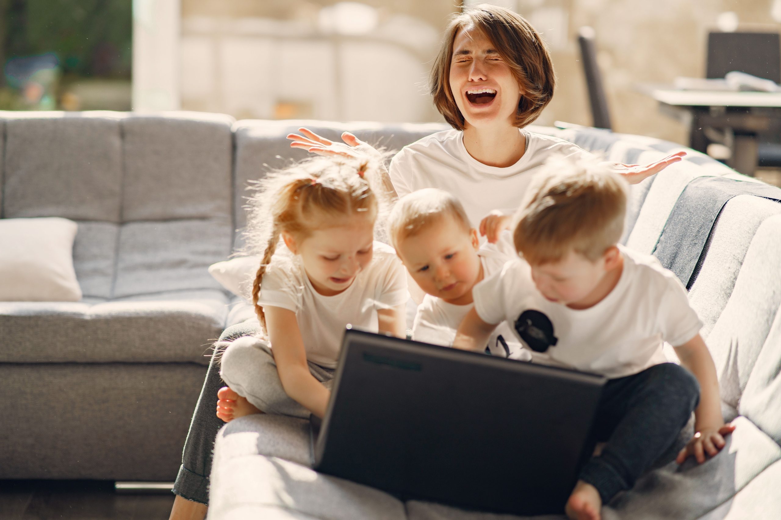 Mère stressée cherche aide avec enfants